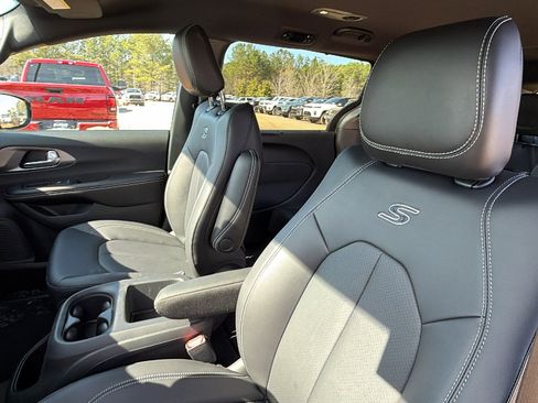 New 2026 Chrysler Pacifica Select w/ S Appearance Package FWD image 17