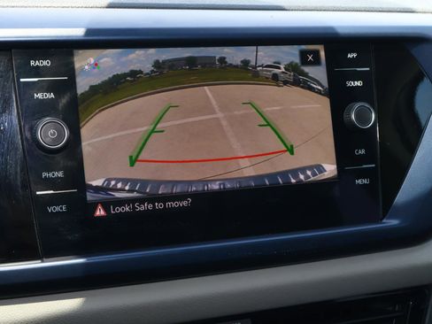 Used 2023 Volkswagen Taos SE w/ Panoramic Sunroof Package FWD image 27