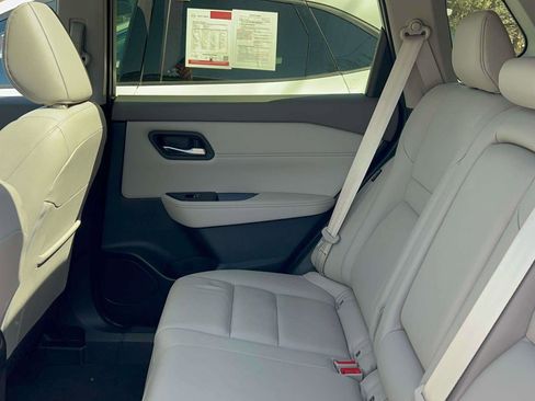 Used 2023 Nissan Rogue SL image 31