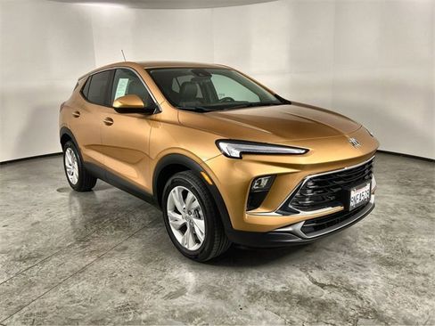 Certified 2024 Buick Encore GX Preferred w/ Comfort Package image 2