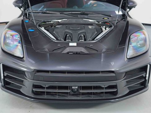 Used 2024 Porsche Panamera image 8