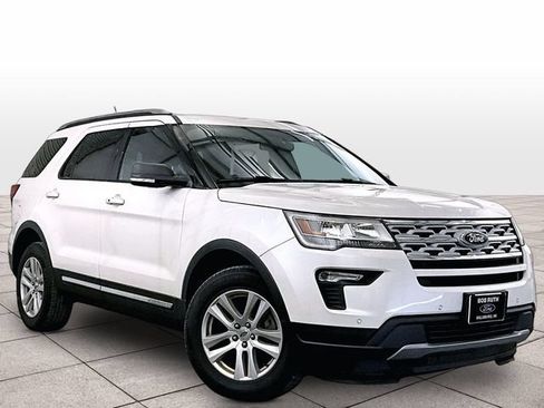 Used 2019 Ford Explorer XLT w/ Equipment Group 202A AWD/4WD image 2