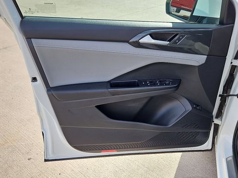 Certified 2023 Volkswagen Taos SEL image 12