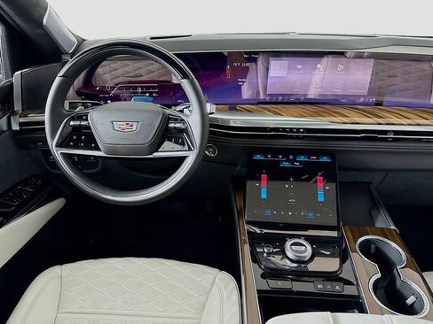 New 2026 Cadillac Escalade Platinum Luxury w/ LPO, Floor Liner Package AWD/4WD image 24