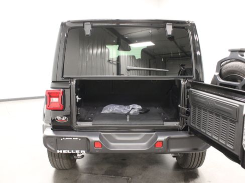 Used 2025 Jeep Wrangler Unlimited Sahara w/ Safety Group AWD/4WD image 13