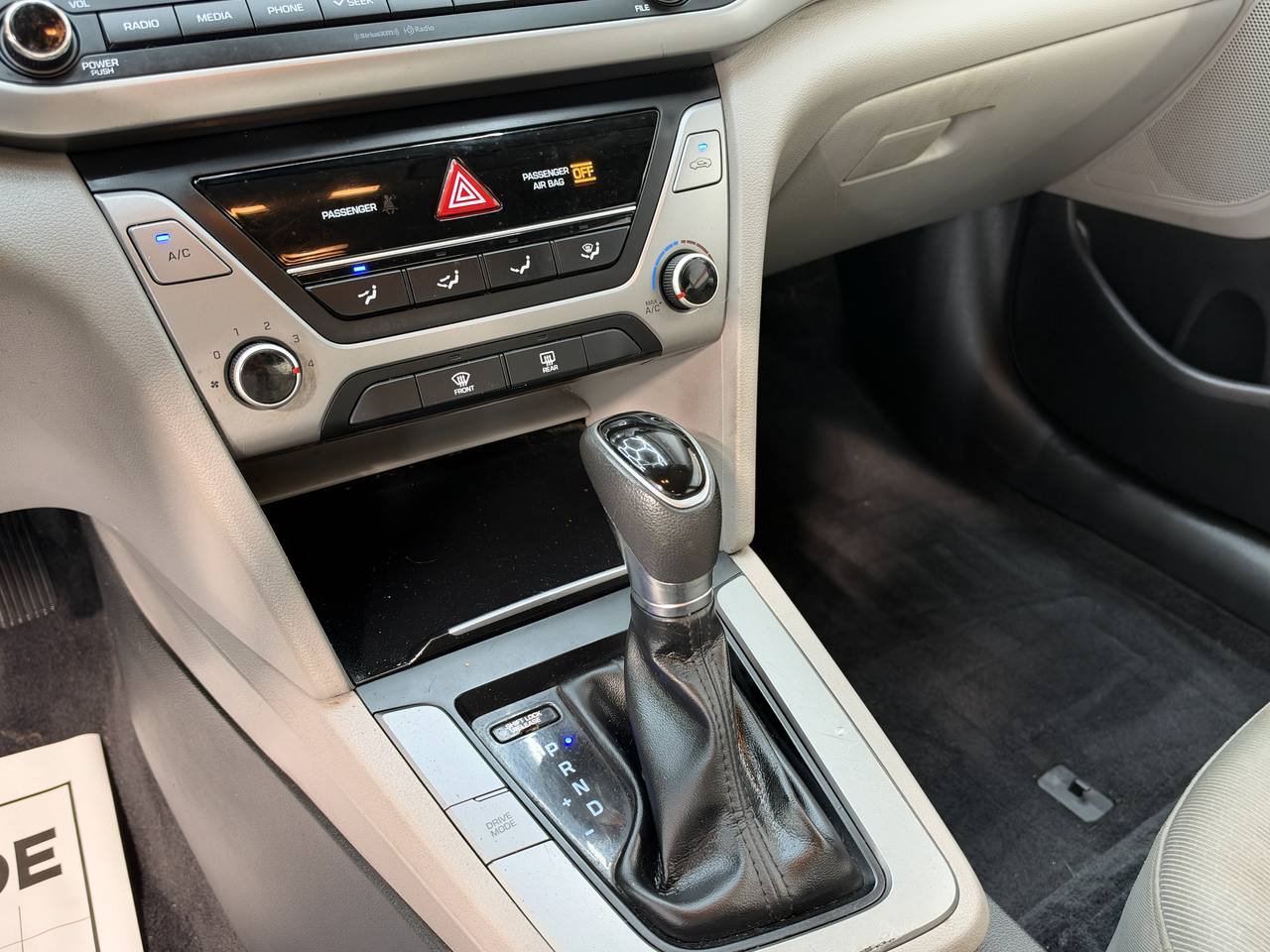 Used 2017 Hyundai Elantra SE FWD image 19
