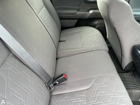 Used 2019 Toyota Tacoma TRD Off-Road w/ Technology Package AWD/4WD image 14