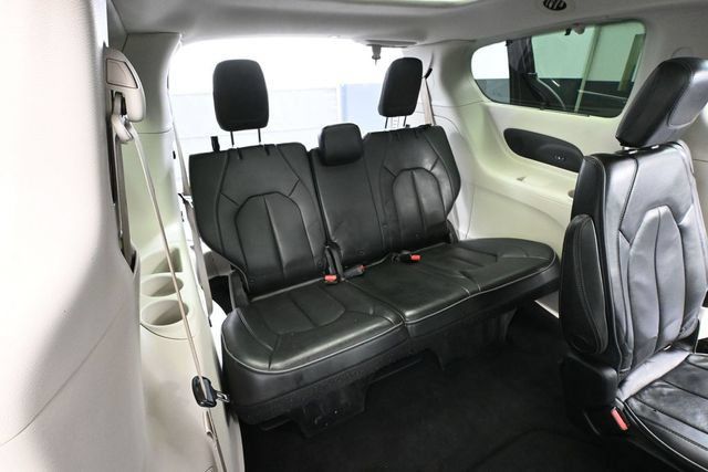 Used 2018 Chrysler Pacifica Limited FWD image 39
