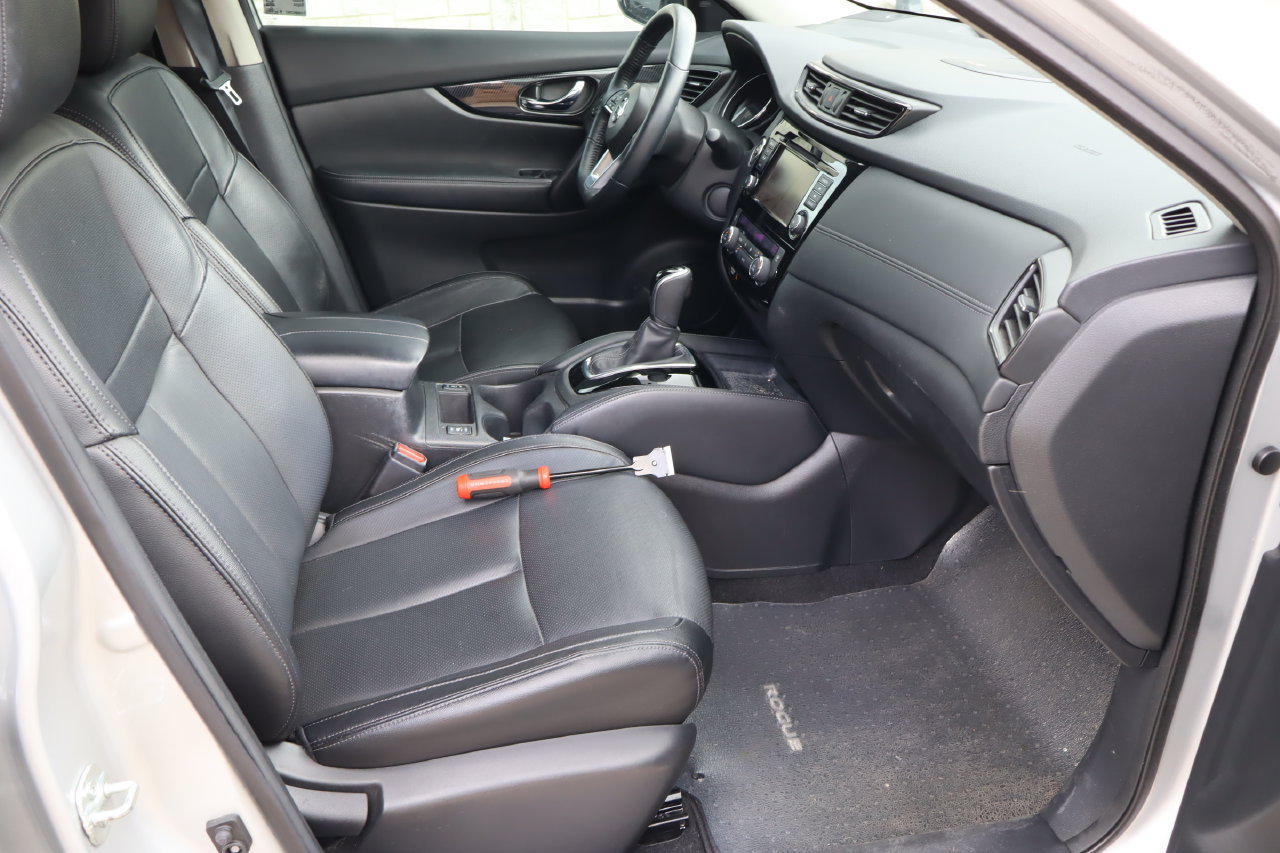 Used 2018 Nissan Rogue SL w/ Premium Package FWD image 17