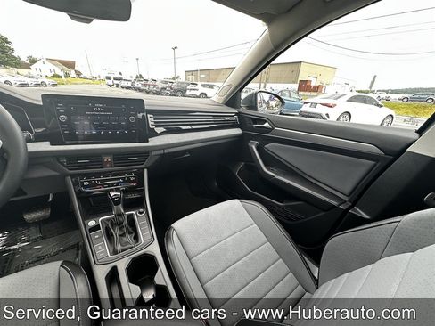 Used 2026 Volkswagen Jetta SE FWD image 17