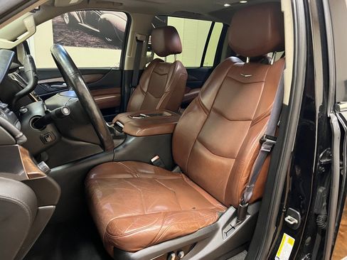 Used 2015 Cadillac Escalade ESV Luxury image 27
