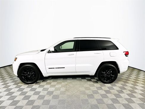 Used 2018 Jeep Grand Cherokee Altitude image 4