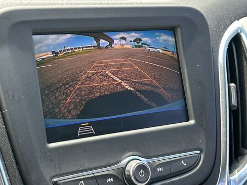 Used 2020 Chevrolet Equinox LS w/ LPO, Cargo Package FWD image 17