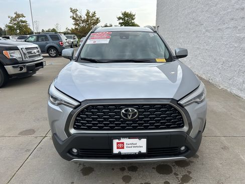Certified 2022 Toyota Corolla Cross XLE image 2