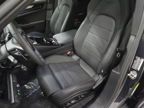 Certified 2025 Porsche Panamera RWD image 5
