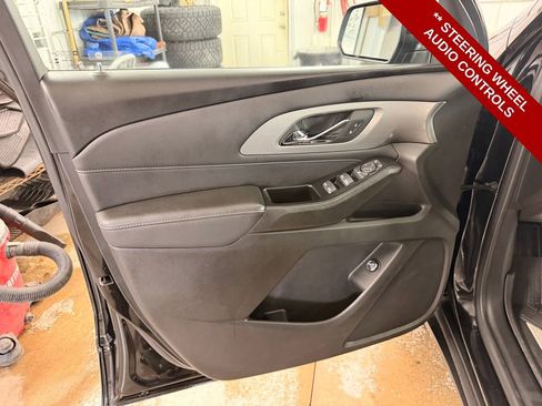 Used 2023 Chevrolet Traverse LT image 13