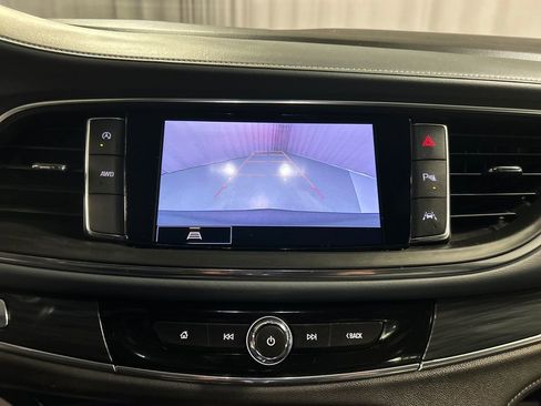 Used 2024 Buick Enclave Essence image 18