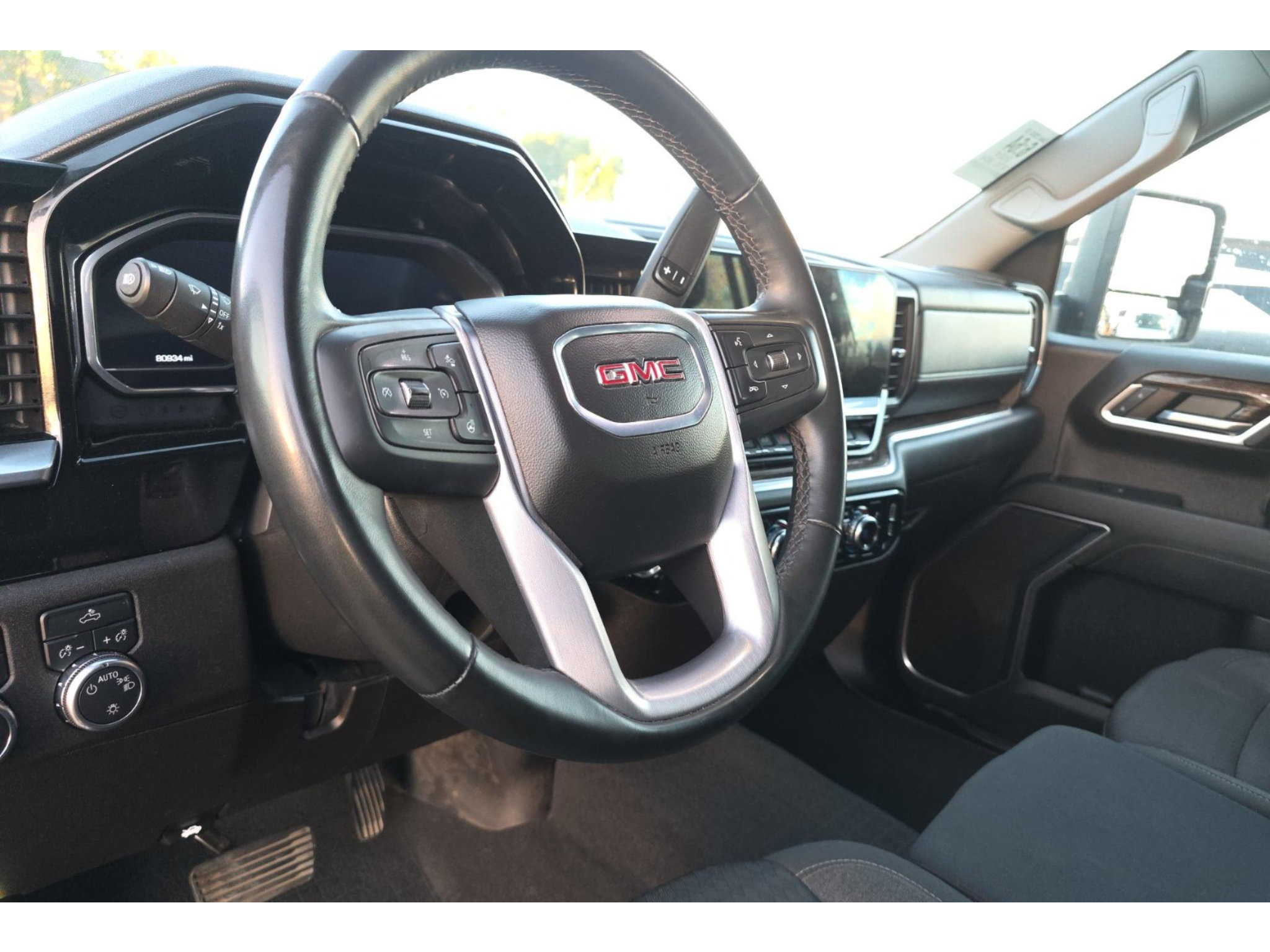 Used 2024 GMC Sierra 1500 SLE w/ LPO, GMC Protection Package AWD/4WD image 5