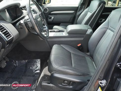 Used 2020 Land Rover Discovery Landmark AWD/4WD image 17