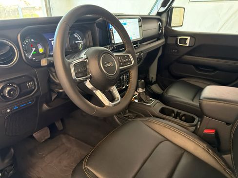 Used 2024 Jeep Wrangler Sahara image 18