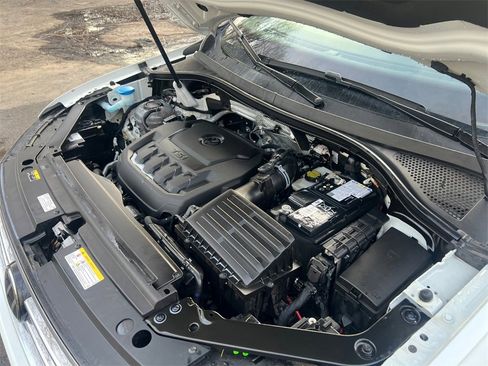 Used 2024 Volkswagen Tiguan SE w/ Panoramic Sunroof Package image 37