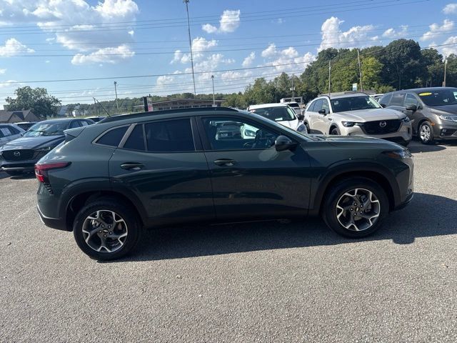 Used 2025 Chevrolet Trax LT FWD image 11