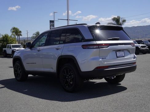 New 2026 Jeep Grand Cherokee Altitude image 6