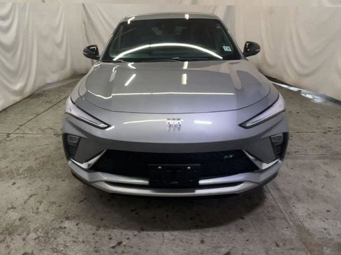 Used 2025 Buick Envista Sport Touring w/ Experience Buick Package image 3