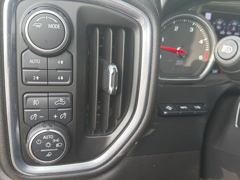 Used 2021 Chevrolet Silverado 2500 High Country w/ Technology Package AWD/4WD image 10