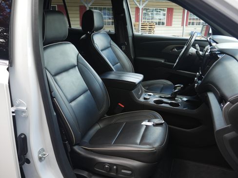 Used 2022 Chevrolet Traverse Premier AWD/4WD image 28