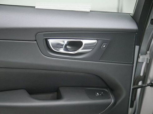 Used 2023 Volvo XC60 B6 Ultimate w/ Protection Package Premier image 19