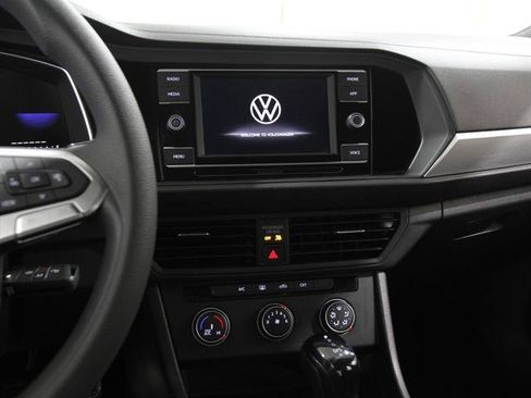 Used 2023 Volkswagen Jetta Sport image 9