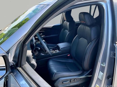 Certified 2025 Honda Pilot TrailSport image 15