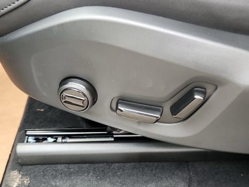 New 2025 Volvo XC90 B6 Plus w/ Protection Package Premier image 8