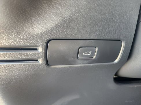 Certified 2023 Volvo C40 P8 Recharge Ultimate AWD/4WD image 18