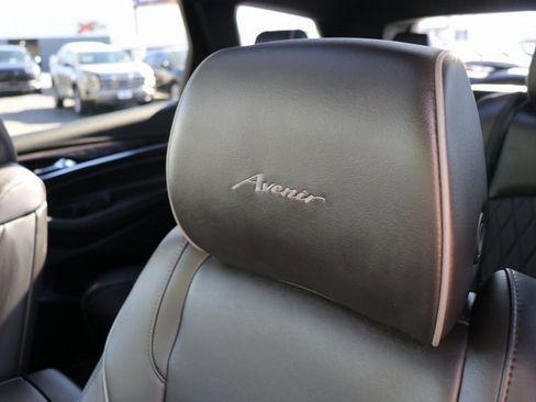 Used 2024 Buick Enclave Avenir w/ Avenir Technology Package image 22