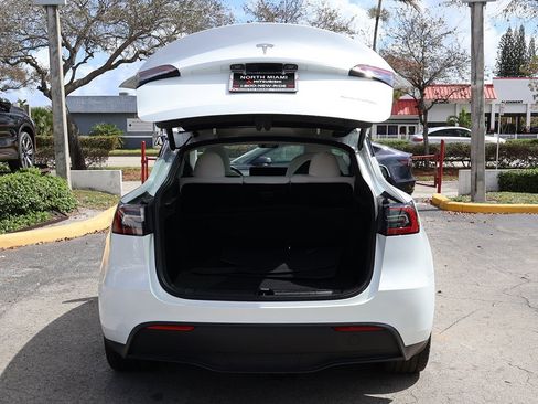 Used 2024 Tesla Model Y Long Range image 18