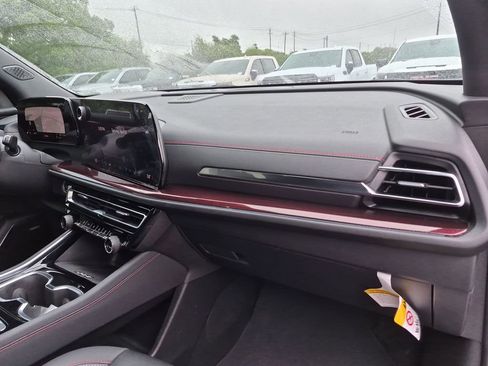 Certified 2024 Chevrolet Traverse RS AWD/4WD image 39