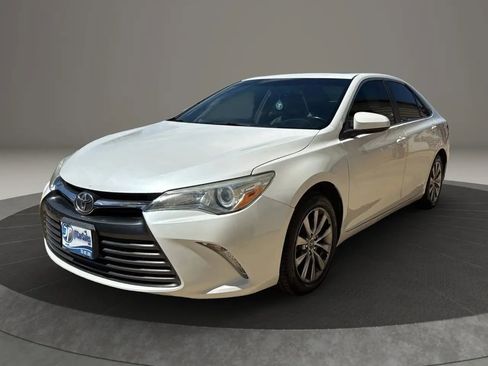 Used 2015 Toyota Camry XLE image 3