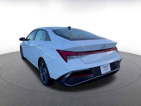 Used 2025 Hyundai Elantra SEL image 11