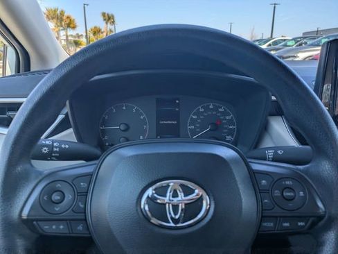 Used 2025 Toyota Corolla LE image 27