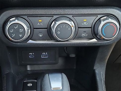 Used 2024 Nissan Kicks SV image 28