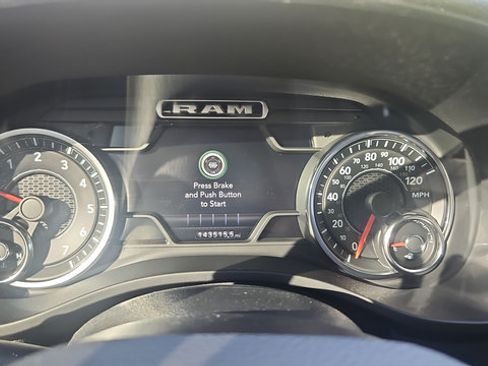 Used 2019 RAM 1500 Laramie AWD/4WD image 18