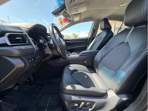 Used 2019 Toyota Camry SE w/ Carpet Mat Package FWD image 8