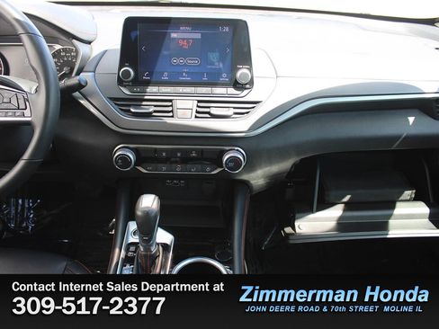 Used 2024 Nissan Altima 2.5 SR AWD/4WD image 16