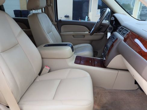 Used 2012 Chevrolet Avalanche LTZ RWD image 30