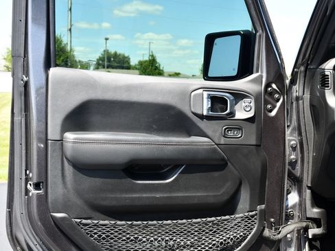 Used 2022 Jeep Wrangler Unlimited Rubicon w/ Xtreme Recon 35" Tire Package AWD/4WD image 17