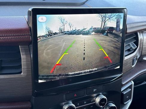 Used 2022 Ford Expedition Limited image 18