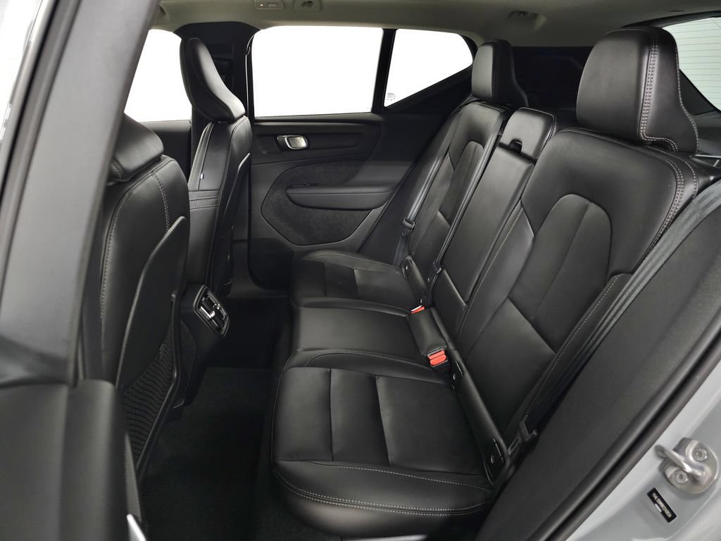 Certified 2024 Volvo XC40 B5 Ultimate w/ Climate Package AWD/4WD image 33
