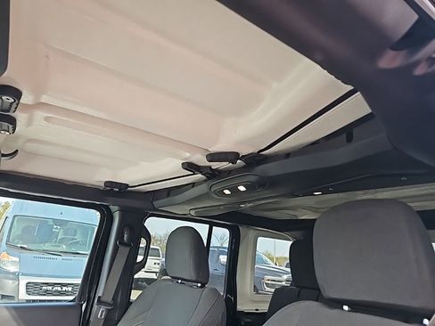 Used 2024 Jeep Wrangler Sport S image 16